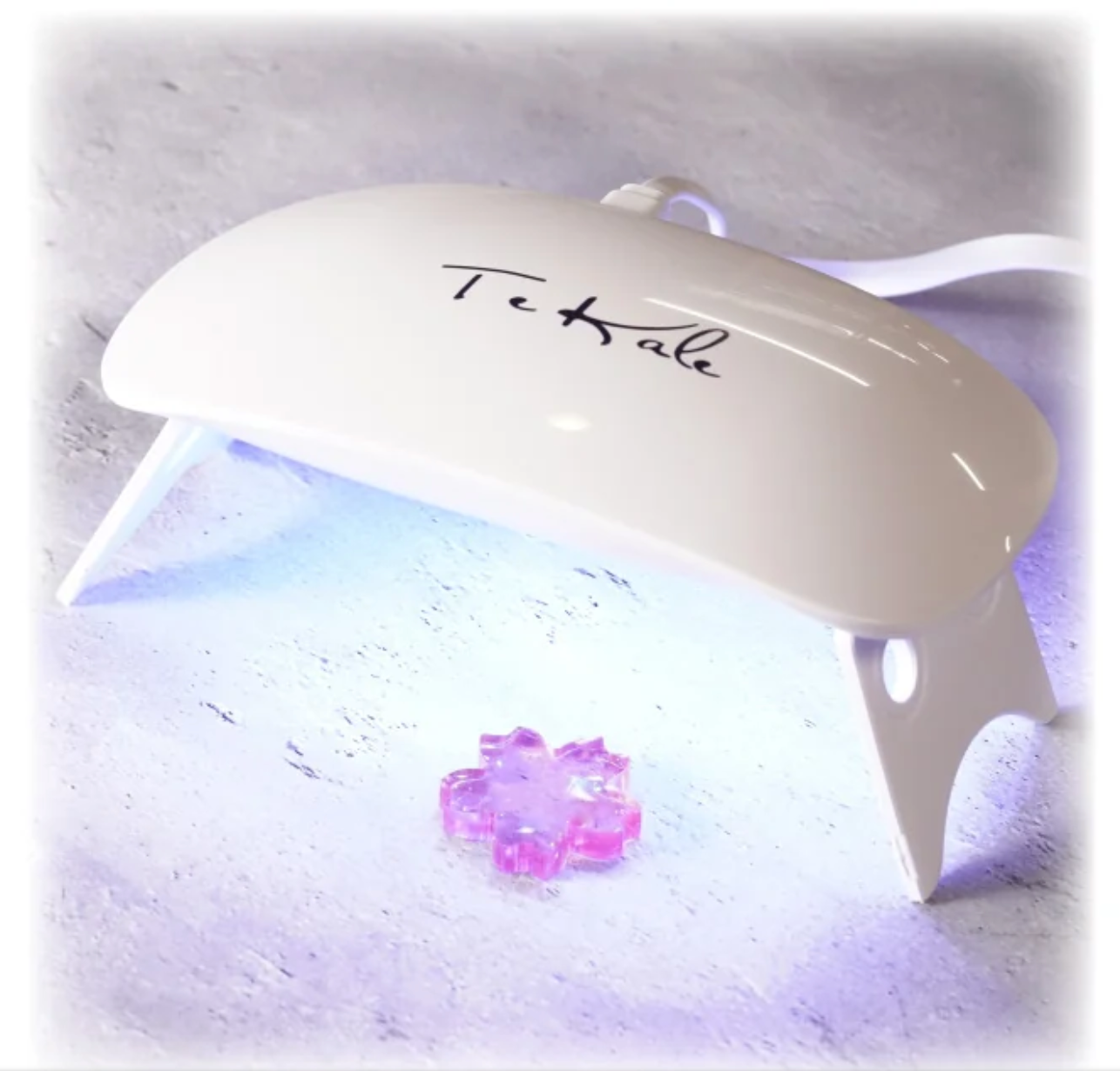 アクセサリー作りには欠かせない「レジン」って何?初心者に向けて作り方や注意点をわかりやすく解説!