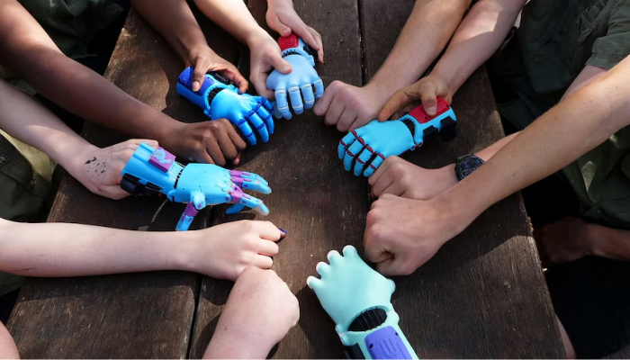 生徒たちがクラスメイトのために3Dプリント義手を制作｜オーストラリア・ポートマッコーリーの取り組み