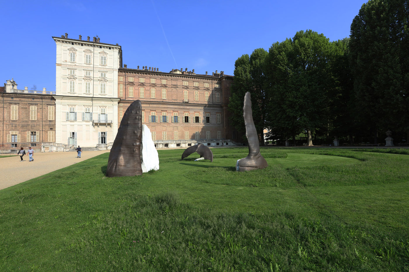 イタリアのロイヤルガーデンに巨大鯨が出現｜金属3Dプリントのクリエイティブな可能性