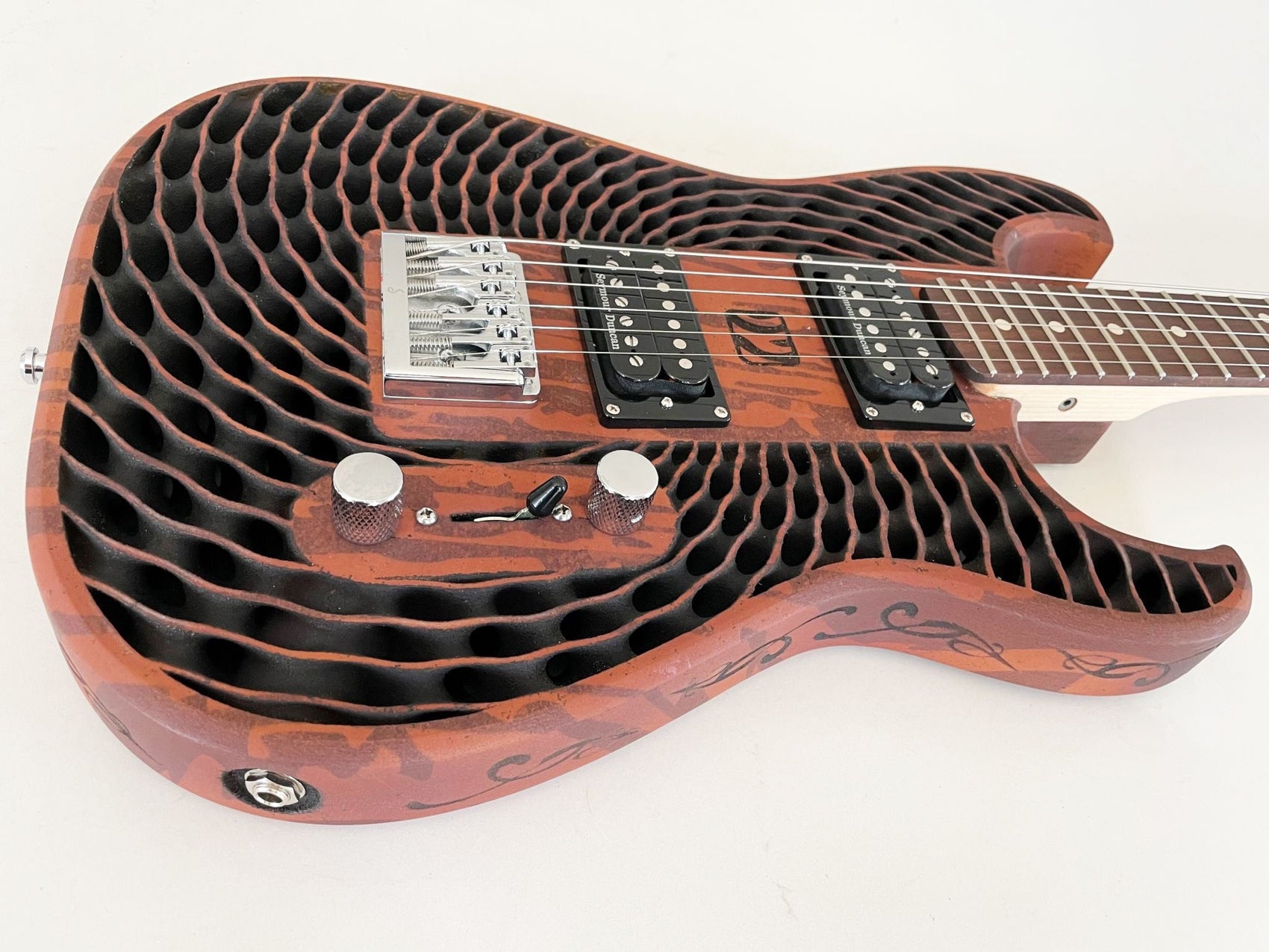 3Dプリントされたウッドギターが「凄い」と話題に｜木材3Dプリントの最前線を疾走するDesktopMetal