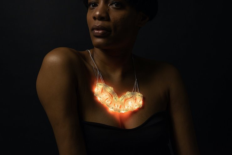 ジュエリー業界を刷新する3Dプリンター｜“悟り”をイメージした光るアクセサリーが「美しい」と話題に