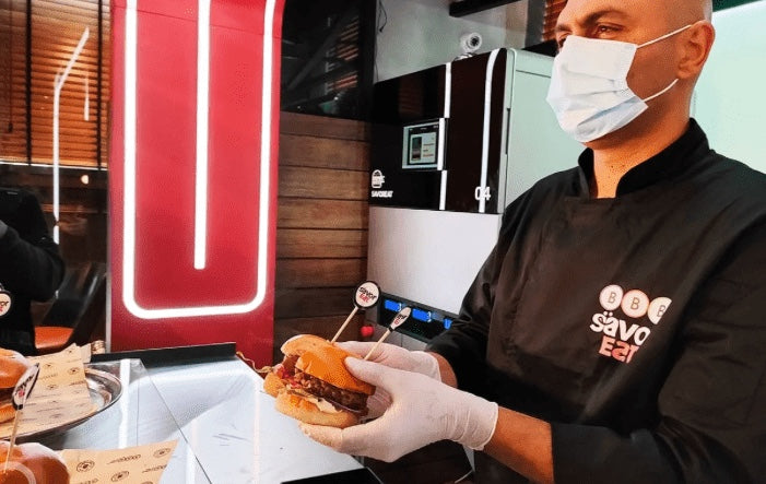 たった6分でハンバーガーを3Dプリントするマシンがついに実装｜外食産業に混乱をもたらすロボットシェフシステムとは？