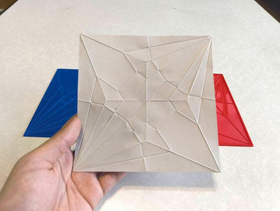 完成した折り鶴 - 赤井キキ