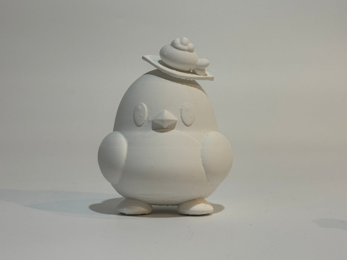 Tripo AIで生成した自作キャラクターを3Dプリントした実物。通常ポリ版のサポート除去後、正面から撮影。