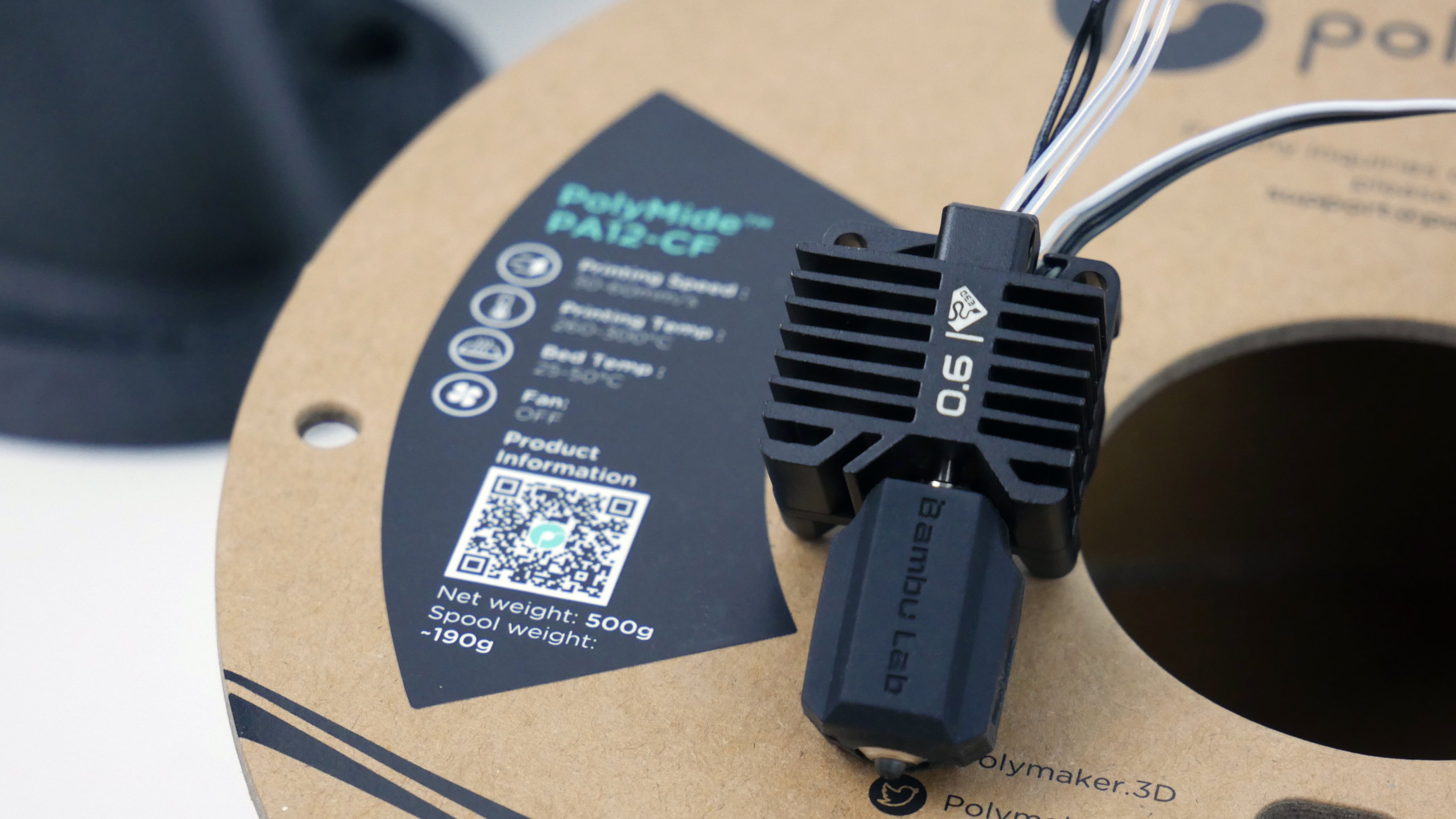 E3D DiamondBack ホットエンドを取り付けたBambu Labツールヘッドと、Polymaker PolyMide PA12-CF（カーボン配合ナイロン）のスプール